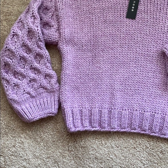 Drop shoulder NWT cropped woolen sweater - Picture 5 of 9